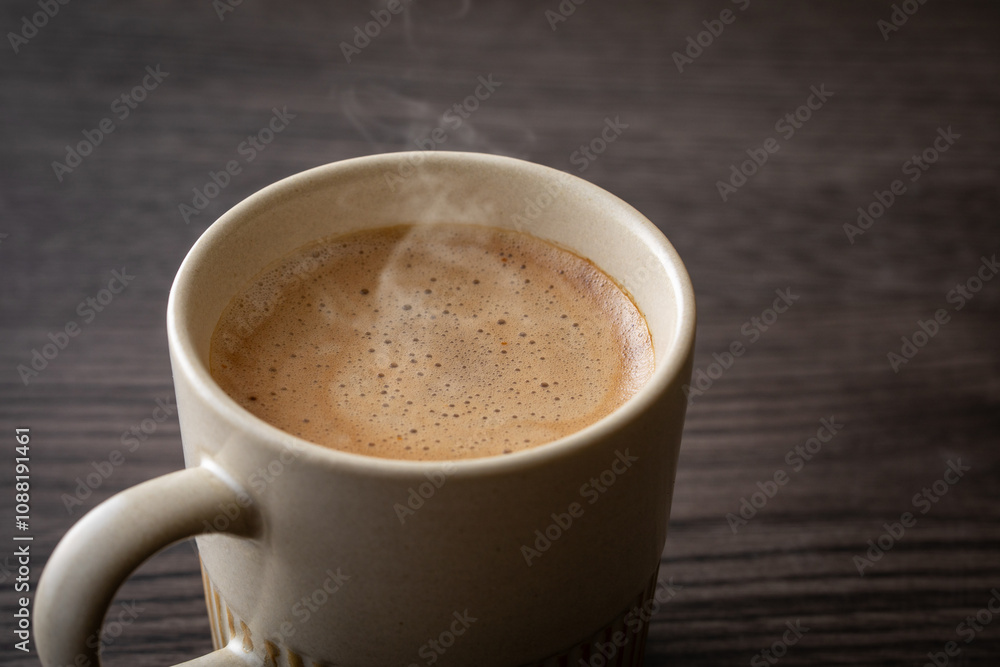 テーブルの上のカフェオレ テーブルの上のカフェオレ