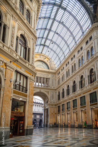 calle de la ciudad patrimonio de la humanidad de Nápoles sur de Italia