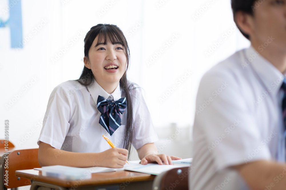 授業を受ける高校生