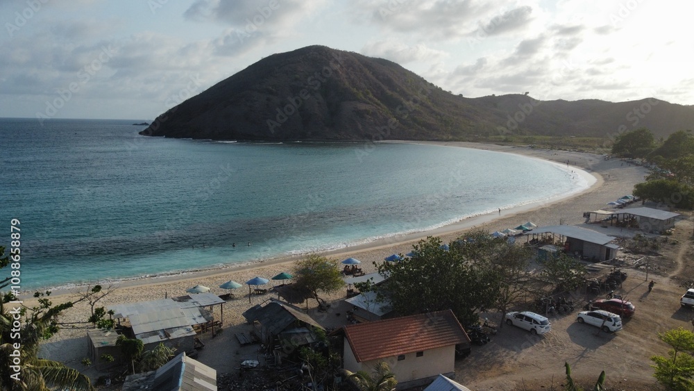 Obraz premium Montaña playa mar indonesia Lombok