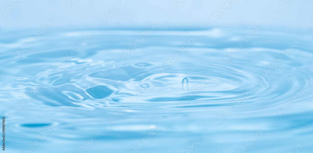 美しい水しぶき 水面と雫 美しい水しぶき 水面と雫