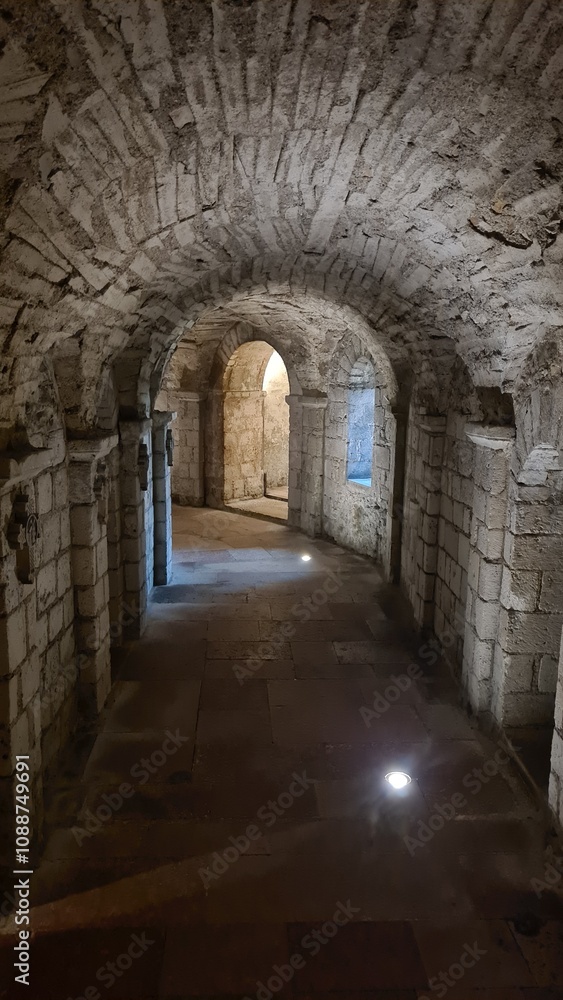 Fototapeta premium Dans la crypte de l'abbaye Saint-Philibert de Tournus