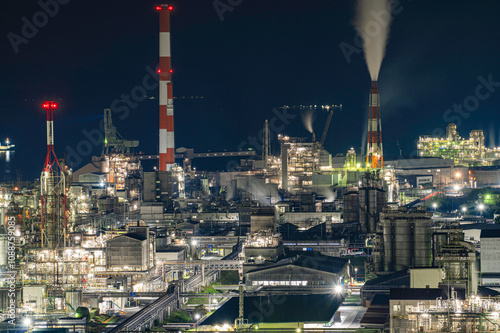 Wallpaper Mural 高台から望む大竹市の工場夜景 Torontodigital.ca