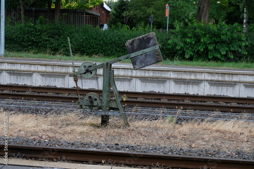 FU 2023-07-15 Wanderheide 903 An den Bahnschienen ist ein technisches Gerät photo