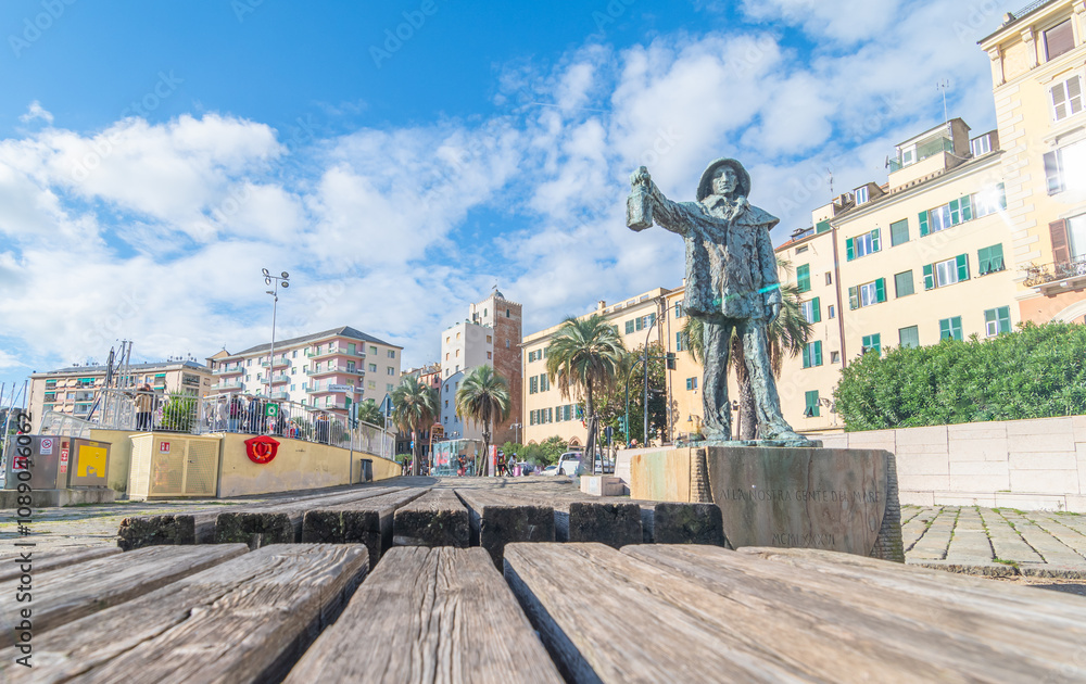 Fototapeta premium Statue du pêcheur au port de Savone, Italie.