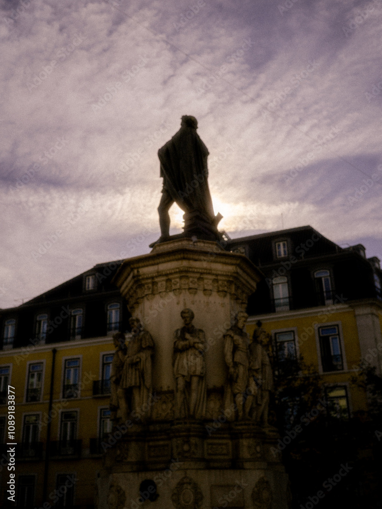 Fototapeta premium a statue in lisboa portugal