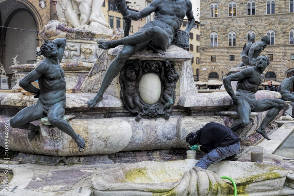 florenz, italien - sanierungsarbeiten am neptunbrunnen auf der piazza della signoria