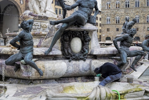 Obraz na płótnie florenz, italien - sanierungsarbeiten am neptunbrunnen auf der piazza della signoria w salonie