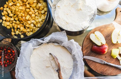 autumn recipe preparation process of apple crumb cake for Thanksgiving photo