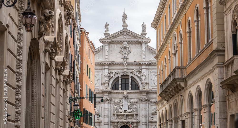 Obraz premium Chiesa di San Moisè (San Moisè Profeta) is Baroque style, Roman Catholic church in Venice, Italy.