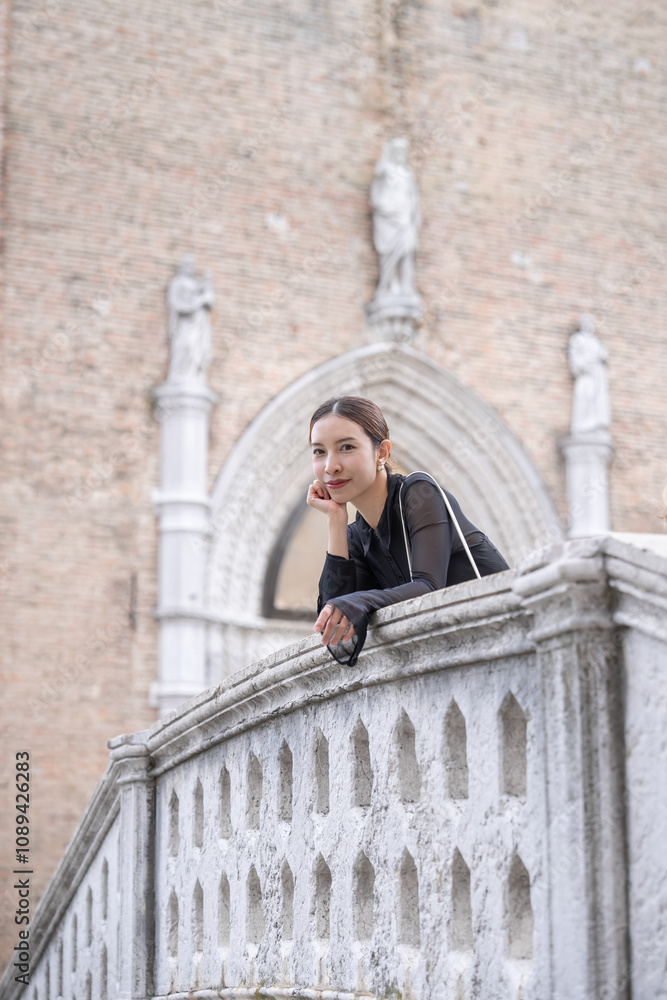 Fototapeta premium Woman with view of Basilica di Santa Maria Gloriosa dei Frari, Venice, Italy.