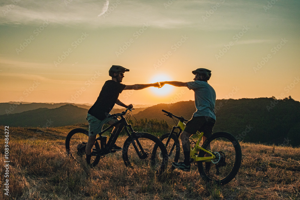 Obraz premium Sunset Downhill MTB Adventure