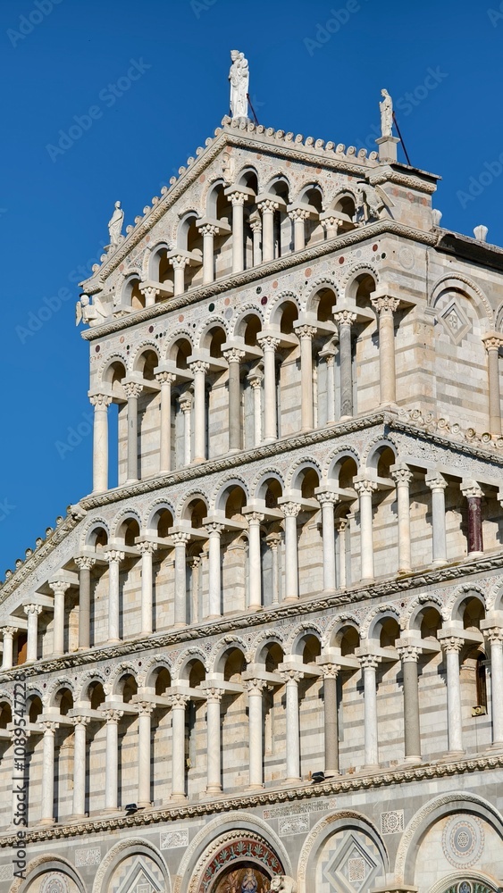 The famous architecture in Pisa city. Piazza del Duomo, Battistero di San Giovanni, Leaning Tower, Cattedrale di Pisa The famous architecture in Pisa city. Piazza del Duomo, Battistero di San Giovanni, Leaning Tower, Cattedrale di Pisa