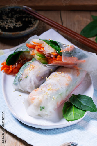 Obraz na płótnie Summer or spring rolls with shrimp, vegetables and spinach, served with soy sauce and sesame. Traditional Vietnamese food. w salonie