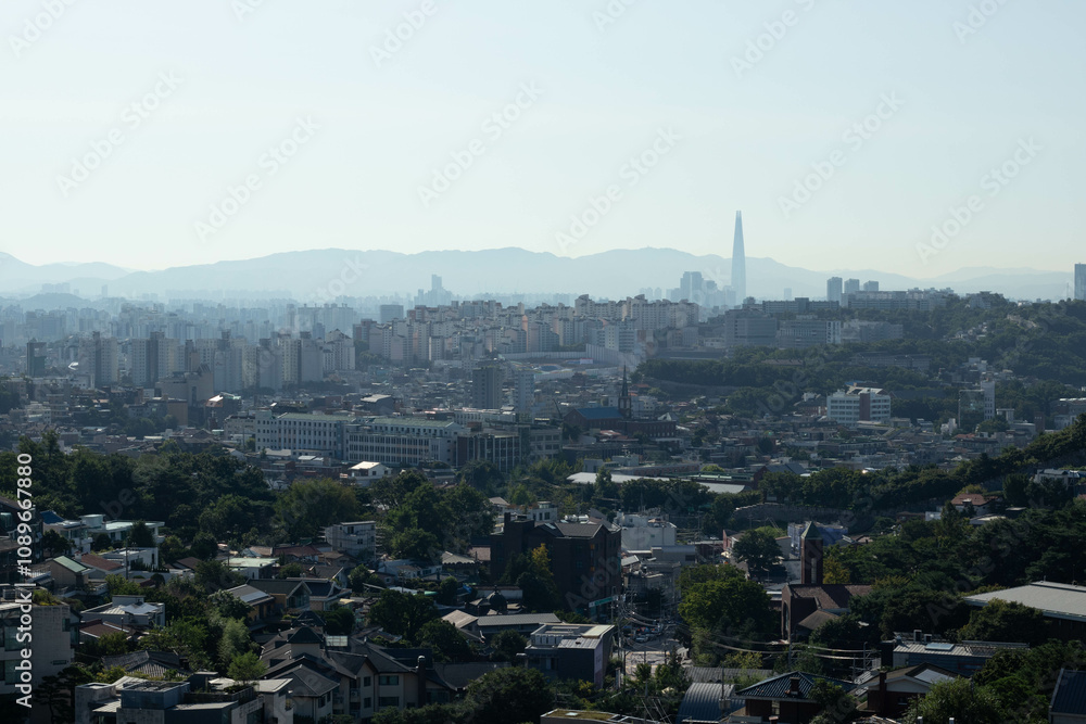 Fototapeta premium Seoul day view In Seongbuk-Dong