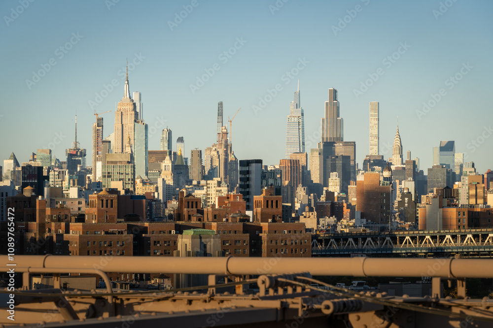 Fototapeta premium the New York skyline as seen from the brroklyn bridge.