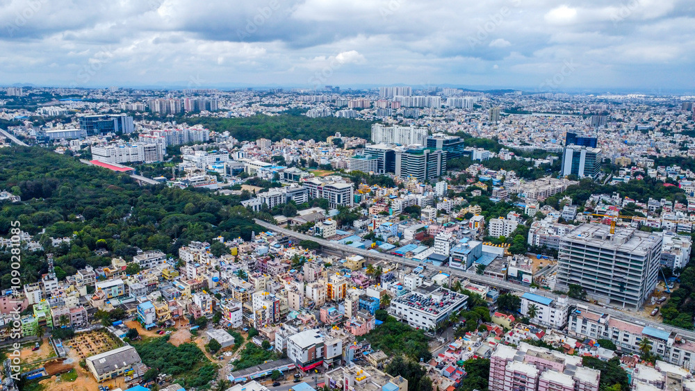 Obraz premium Ariel Shot of beautiful Bangalore City in India during cloudy weather.