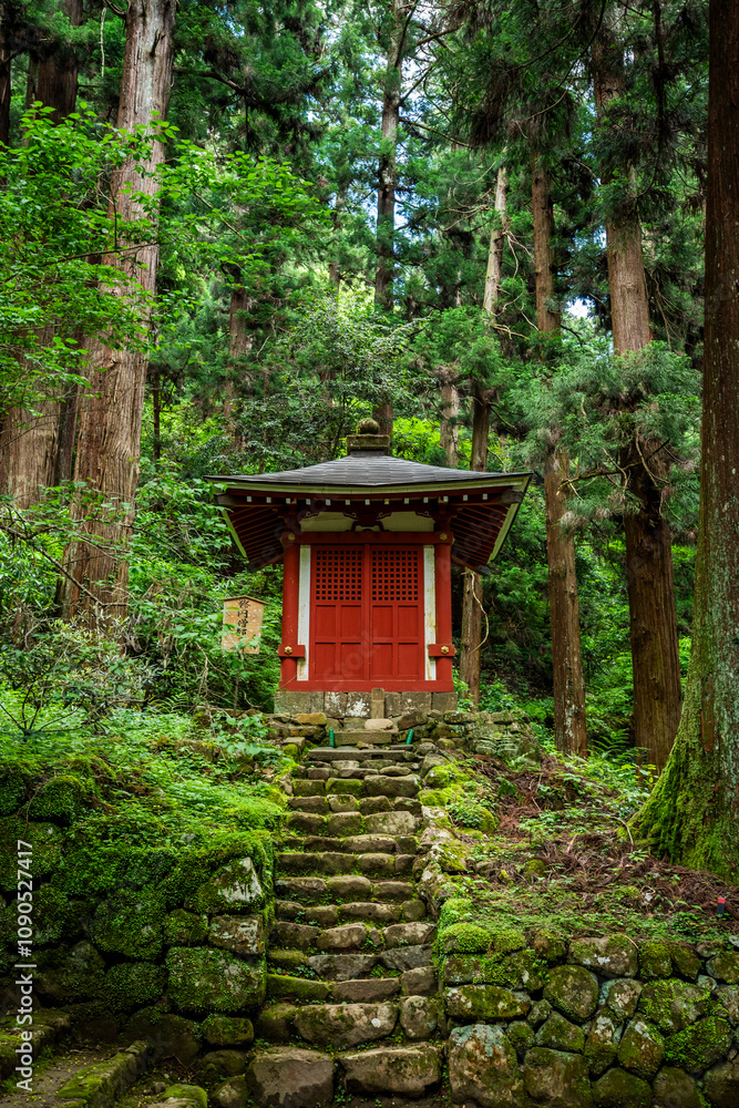 Naklejka premium 女人高野室生寺 修円僧都の廟 奈良県宇陀市室生
