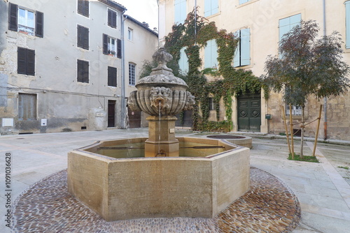 Fontaine dans la ville, ville de Carpentras, département du Vaucluse, France