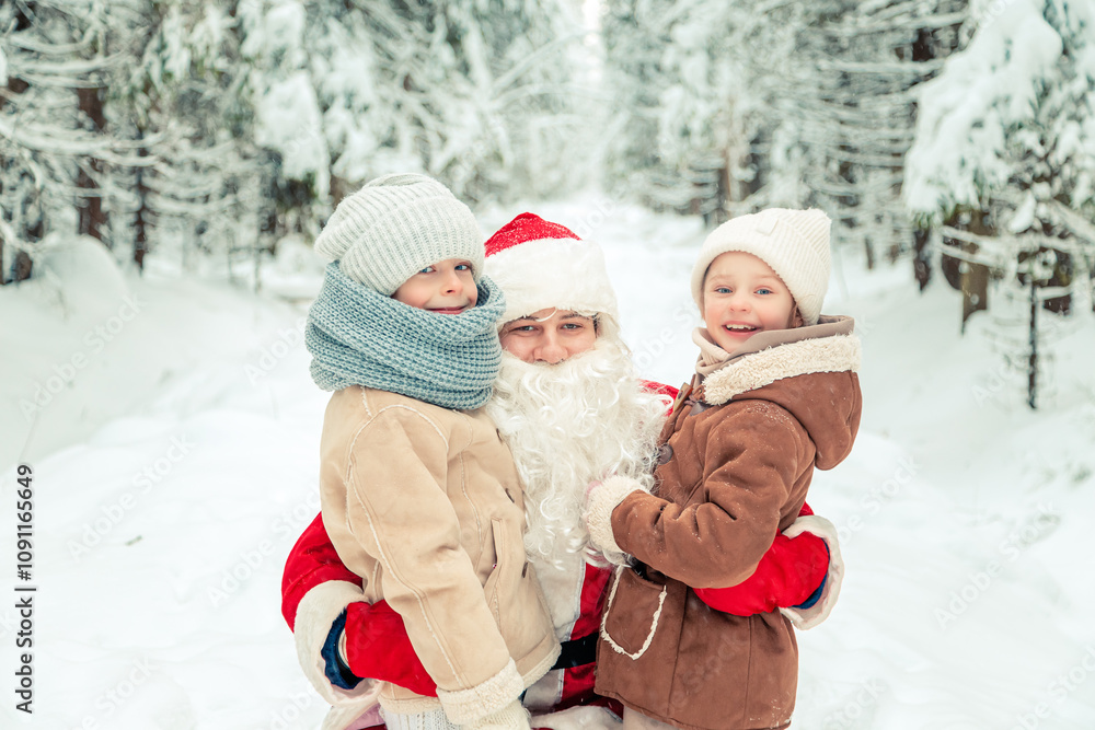 Obraz premium Santa Claus with children in a snowy forest.
