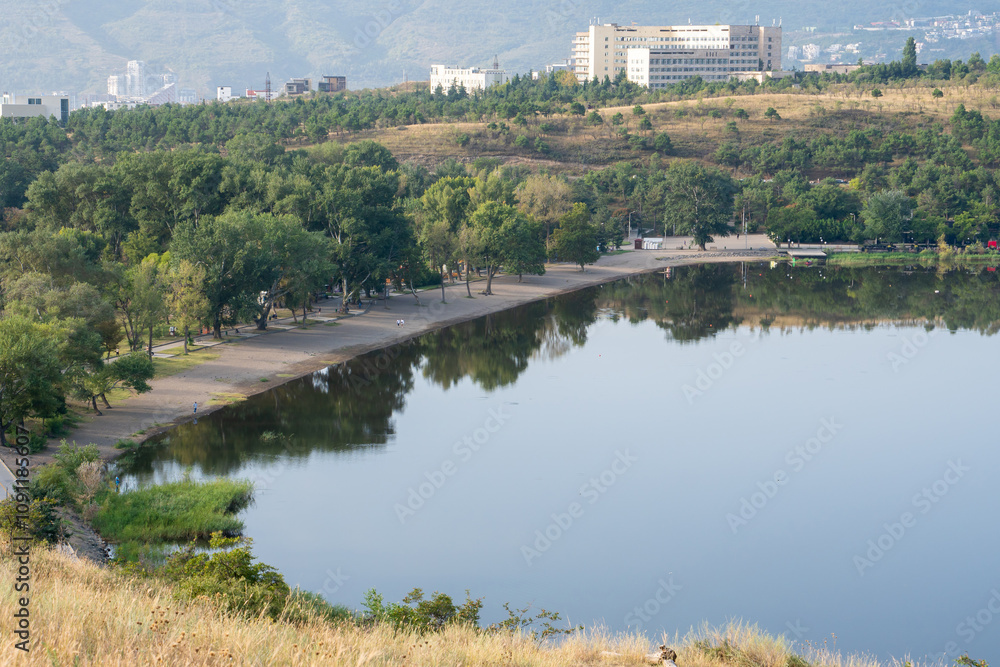 Obraz premium Beautiful view of Lisi lake in Tbilisi
