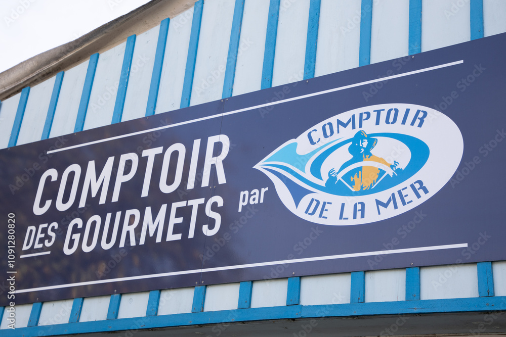 Comptoir des gourmets by comptoir de la mer logo brand and text sign