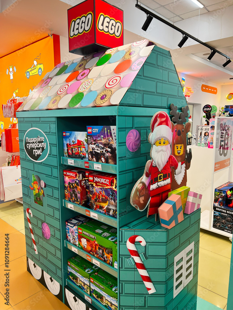 Naklejka premium Kyiv, Ukraine - November 20, 2024: Festive LEGO display with Santa and reindeer in toy store