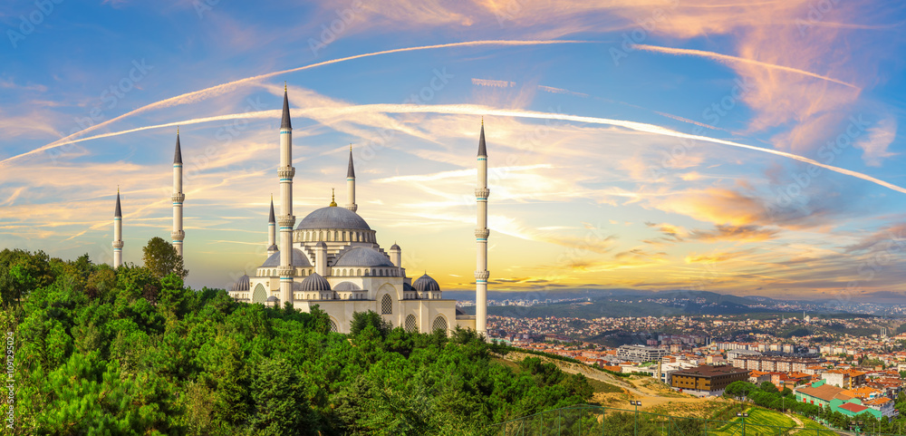 Istanbul Big Camlica Mosque, beautiful skyline panorama, Turkey