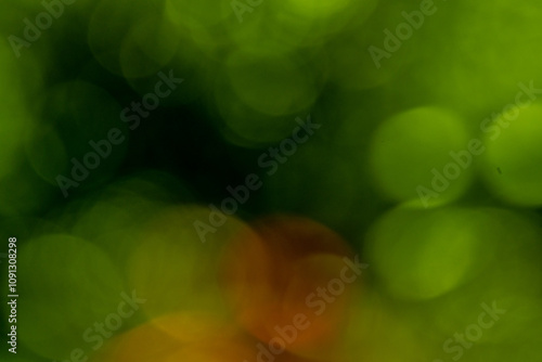 arrière plan png, avec bille de bokeh dans les tons vert avec de l'orange, pour ressource graphique