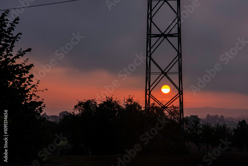 Sonnenaufgang zwischen Aidlingen und Dagersheim im Kreis Böblingen, Baden-Württemberg photo