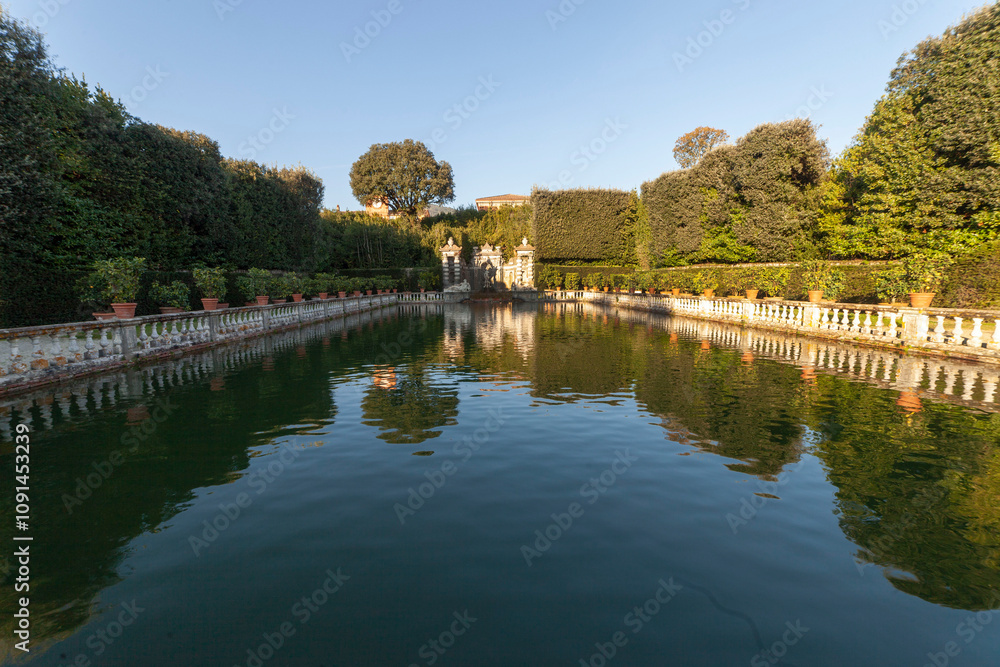 Fototapeta premium Italia, Toscana, Lucca, Marlia la villa Reale e il parco.