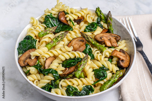 Картината върху платно rotini pasta with sauteed vegetables