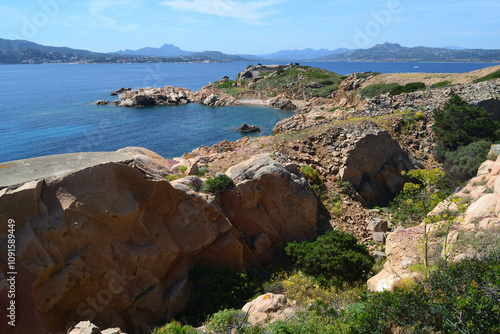 I ruderi delle fortificazioni militari di Punta Rossa nell'isola di Caprera