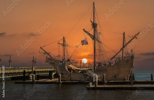 Принти на полотні sunset over the harbor