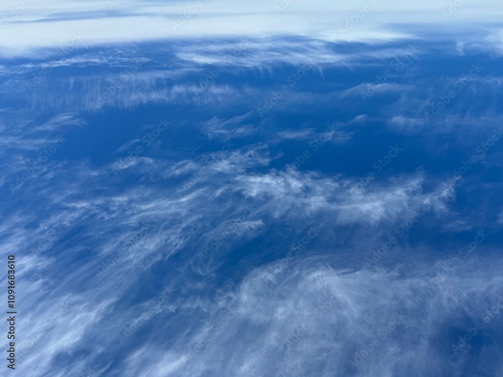 Obraz premium Sky delicate clouds are wispy with silky sheen.