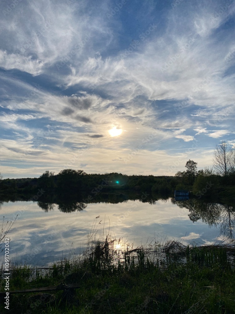 Obraz premium sunset over the lake