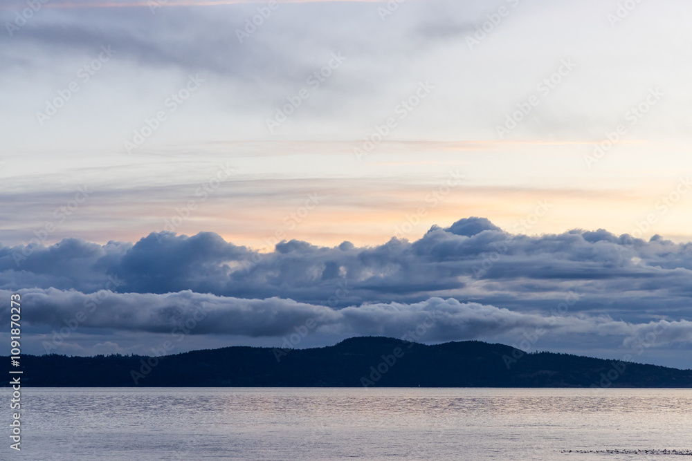 Fototapeta premium Tranquil Sunrise Over Victoria on Vancouver Island