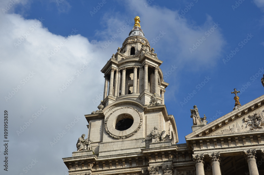 Fototapeta premium London, England, United Kingdom - October 2024: Details of the facade of Saint Paul's cathedral
