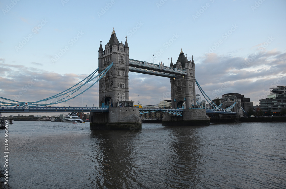 Obraz premium London, England, United Kingdom - October 2024: Tower Bridge is a bascule, suspension bridge built between 1886 and 1894. One of the prominent symbols of the United Kingdom.