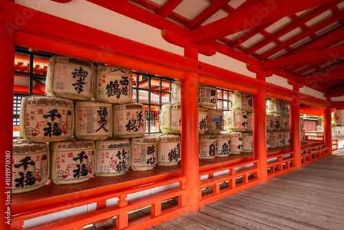 世界遺産・日本三景厳島神社西回廊　広島県廿日市市宮島 photo