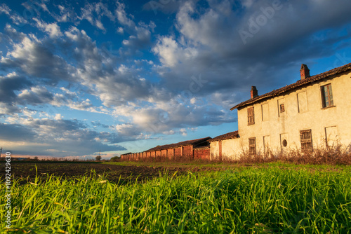 Obraz na płótnie Farm Po Valley fields field landscape panorama w salonie