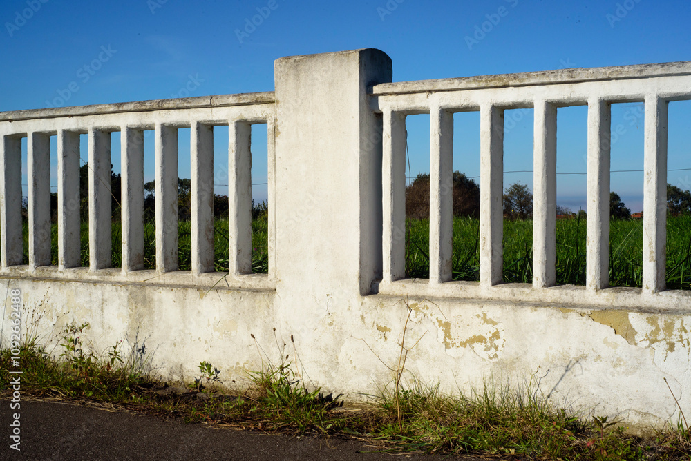 Rectángulos en repetición en muro rústico