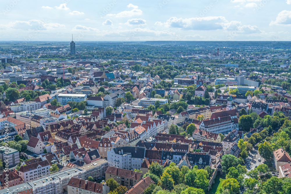 Fototapeta premium Ausblick auf das Georgsviertel in der schwäbischen Bezirkshauptstadt Augsburg von oben