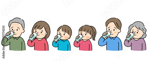 コップで水を飲む三世代家族