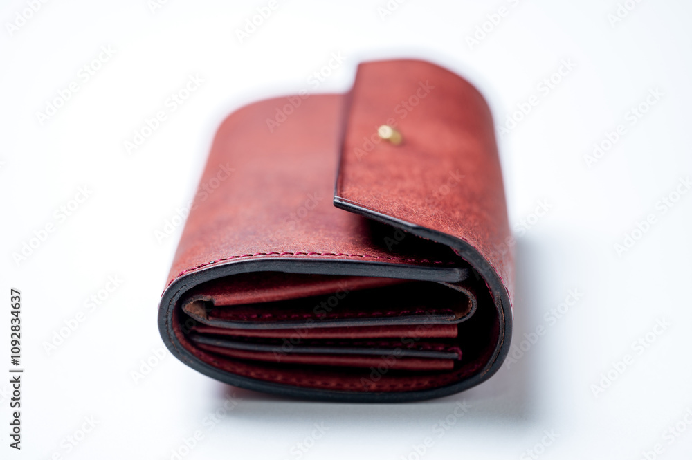 横から見たコンパクトな革財布　イタリアンレザー