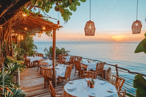 海を望む崖の上のトロピカルレストラン、夕日の眺め | Cliffside Tropical Restaurant with Sunset Ocean View