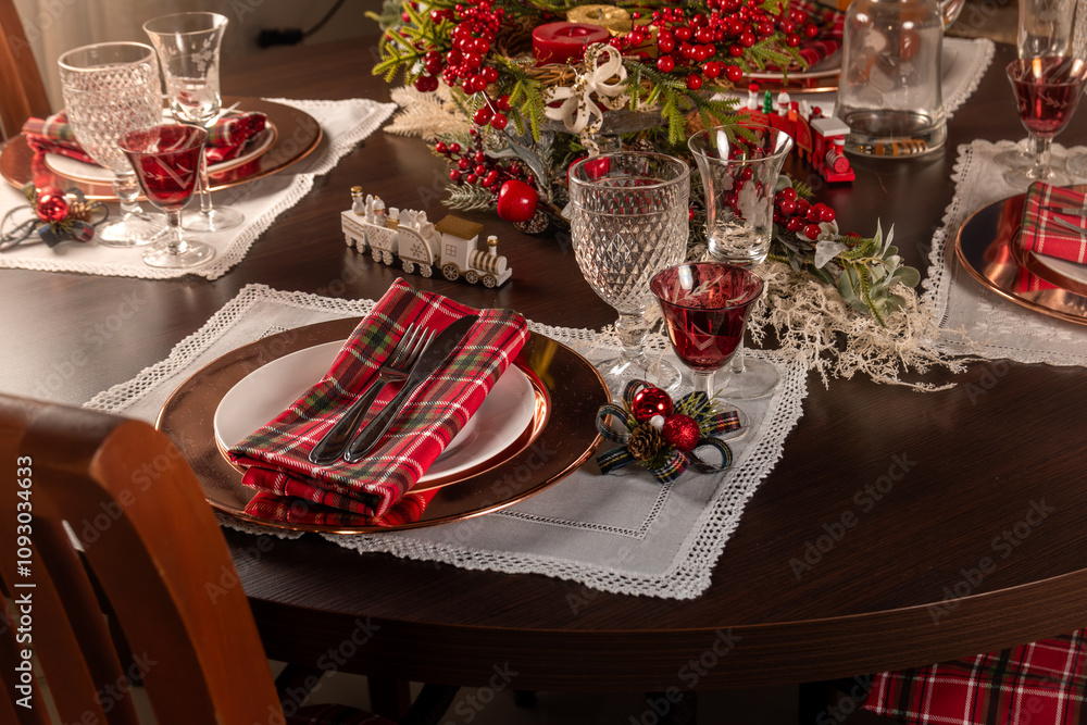 Elegant Christmas Table Setting with Red and Cooper Accents Elegant Christmas Table Setting with Red and Cooper Accents