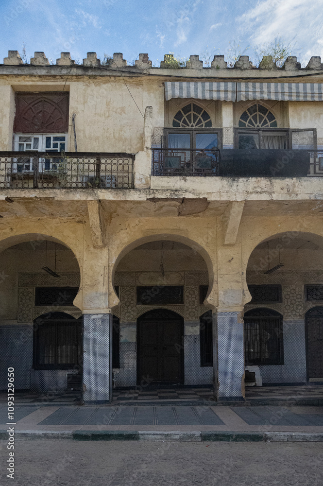 Fototapeta premium Islamic facade in Meknes. Old Islamic architecture in the streets of Meknes in Morocco