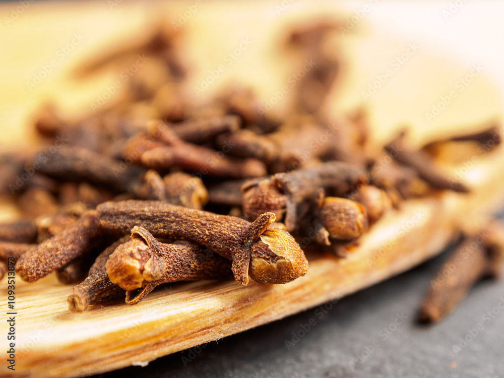 Fototapeta premium A close-up of aromatic cloves, highlighting the texture and rich color