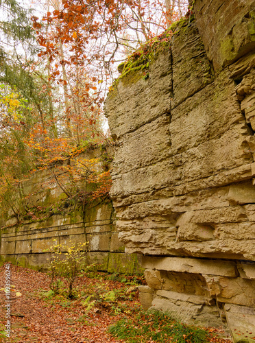 Riesiger Felsbrocken und sandstone aus dem Steinbruch am Rande des mystischen Wanderwegs zwischen Wendenheim und Mächensee im Schwäbischen Wald photo